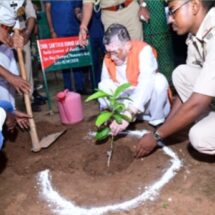 राज्यपाल ने पेटरवार के ओरदाना में मनरेगा पार्क कृषि (आम) बागवानी का किया निरीक्षण